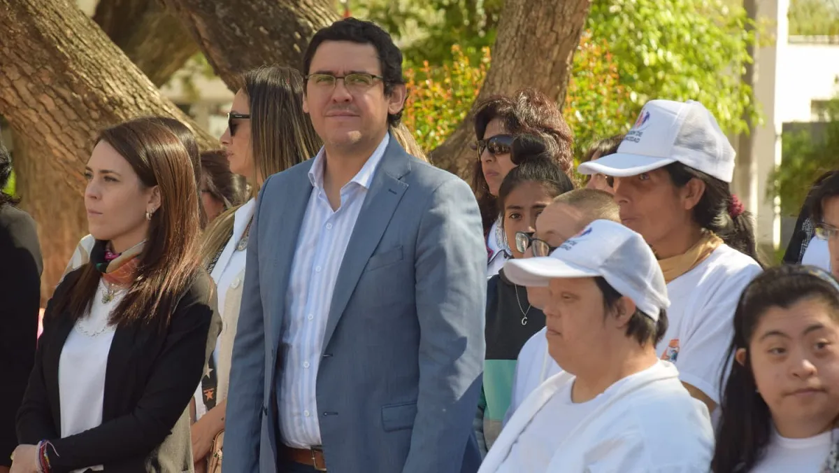 Intendente Gustavo Solís