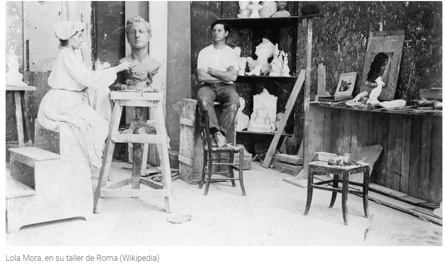 Lola Mora, en su taller de Roma