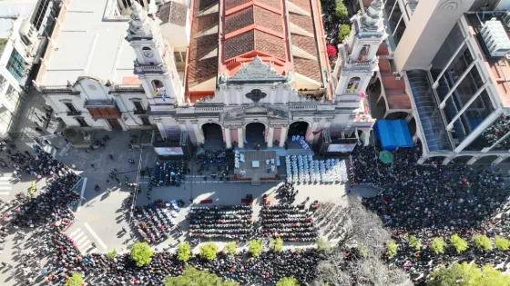 23883-el-gobernador-junto-a-miles-de-fieles-se-unio-a-la-celebracion-de-la-solemnidad-del-senior-del-milagro-en-el-tercer-dia-del-triduo