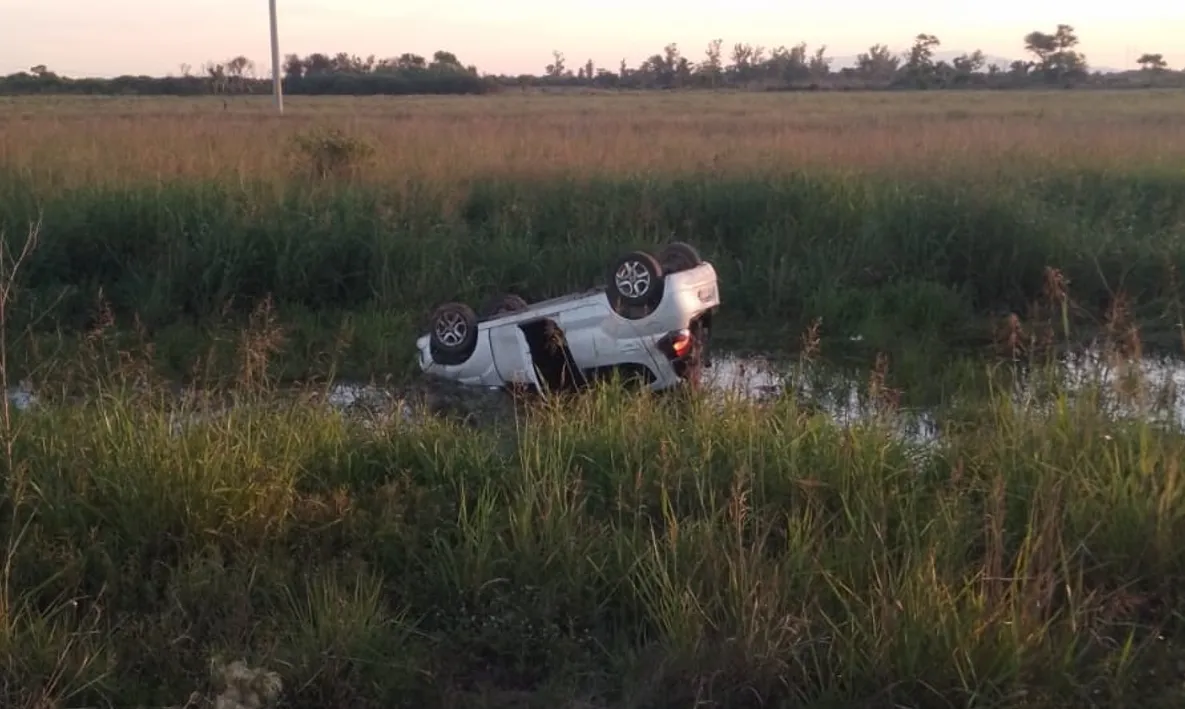 auto volcó en ruta 16 el galpón