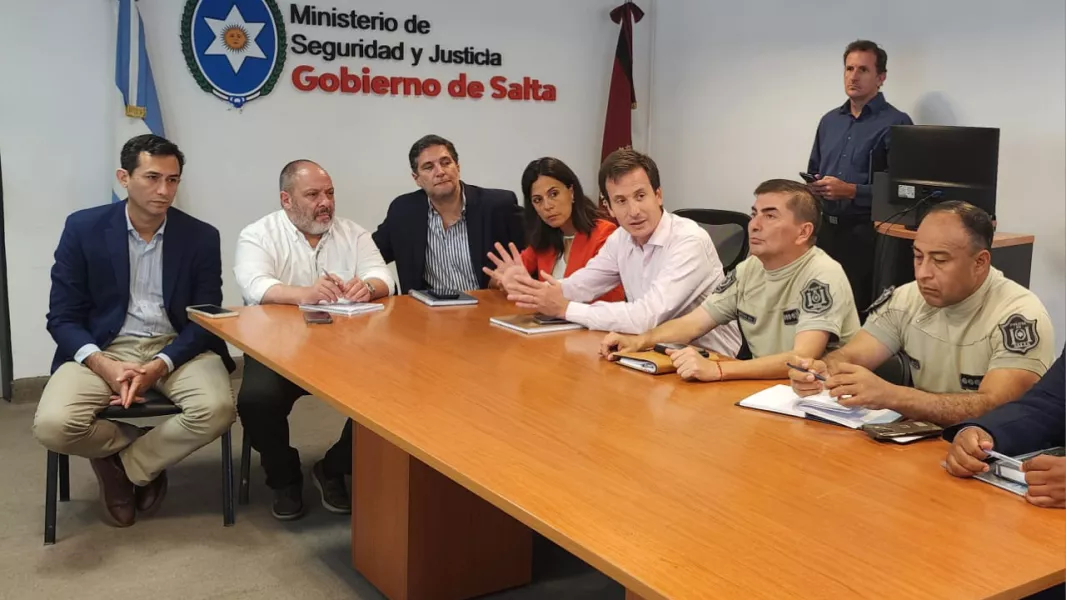 POLICÍA