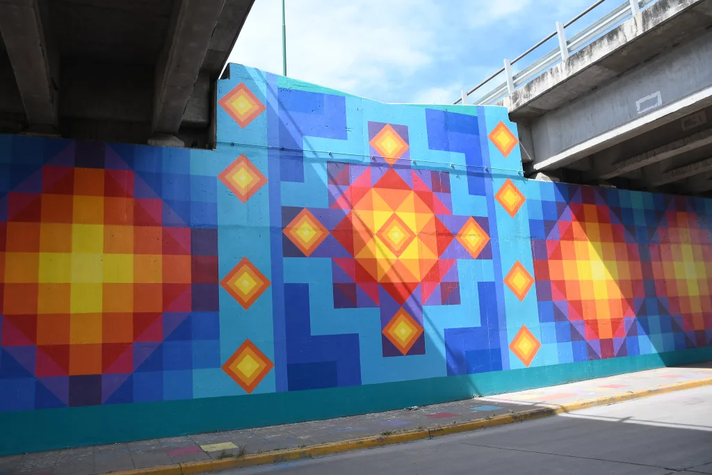 mural-bajo-puente-avenida-bolivia-4-1024x683
