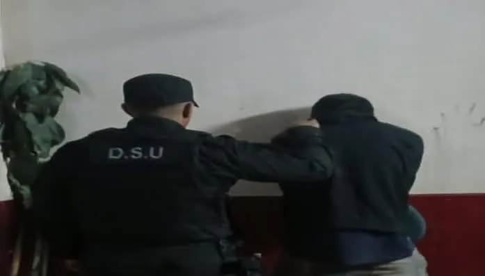 Policía detenido