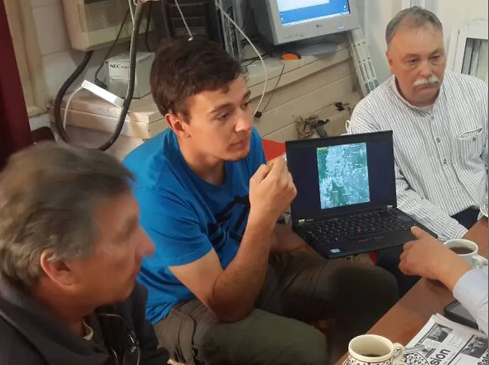 sismólogos en El Galpón