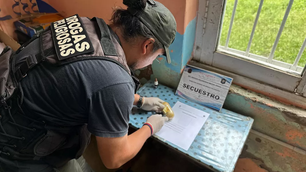 99866-una-mujer-detenida-con-droga-en-la-terminal-de-metan