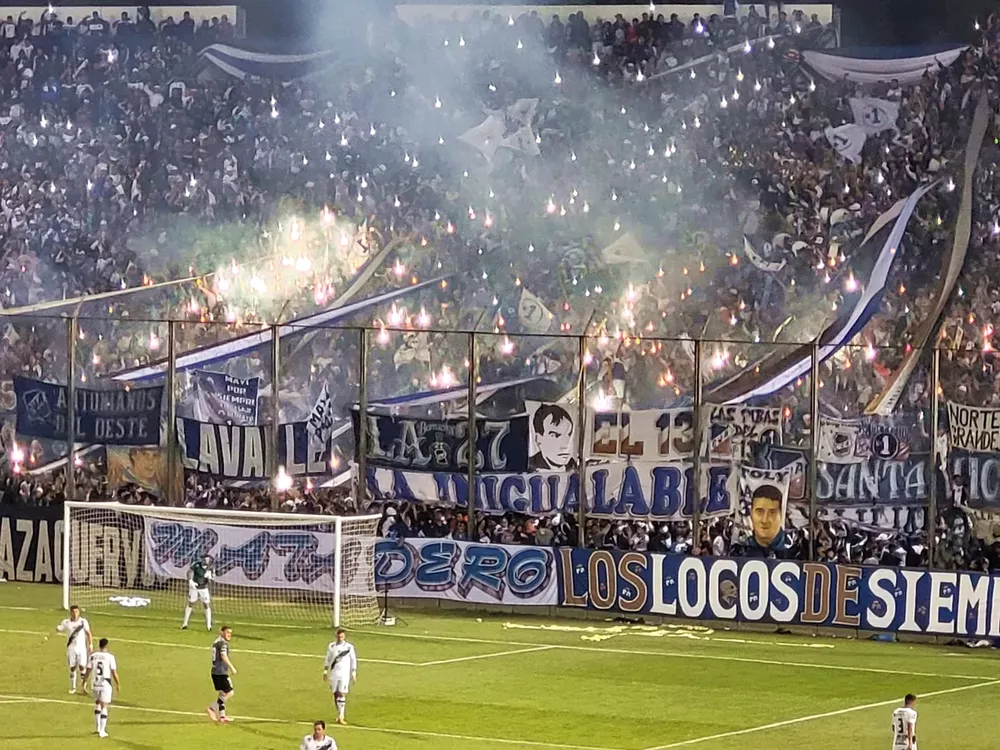 multimedia.normal.bda176387e751cd5.48696e6368616461206465204a7576656e74756420416e746f6e69616e6120335f6e6f726d616c2e77656270