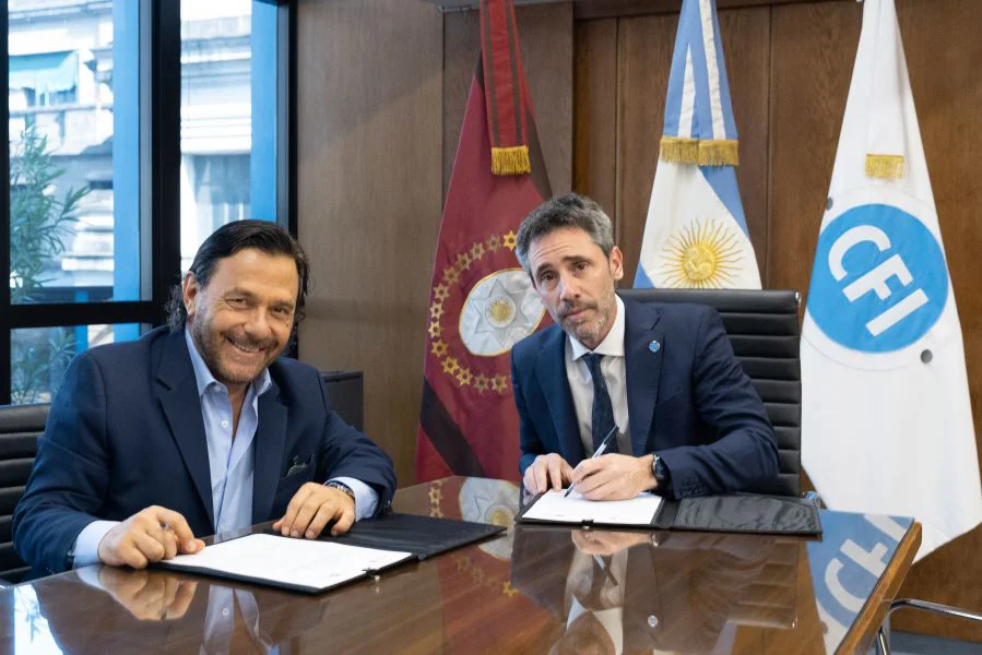 13012-firma-del-convenio-entre-el-gobernador-gustavo-saenz-y-el-secretario-general-del-cfi-ignacio-lamothe