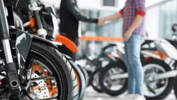 Motos