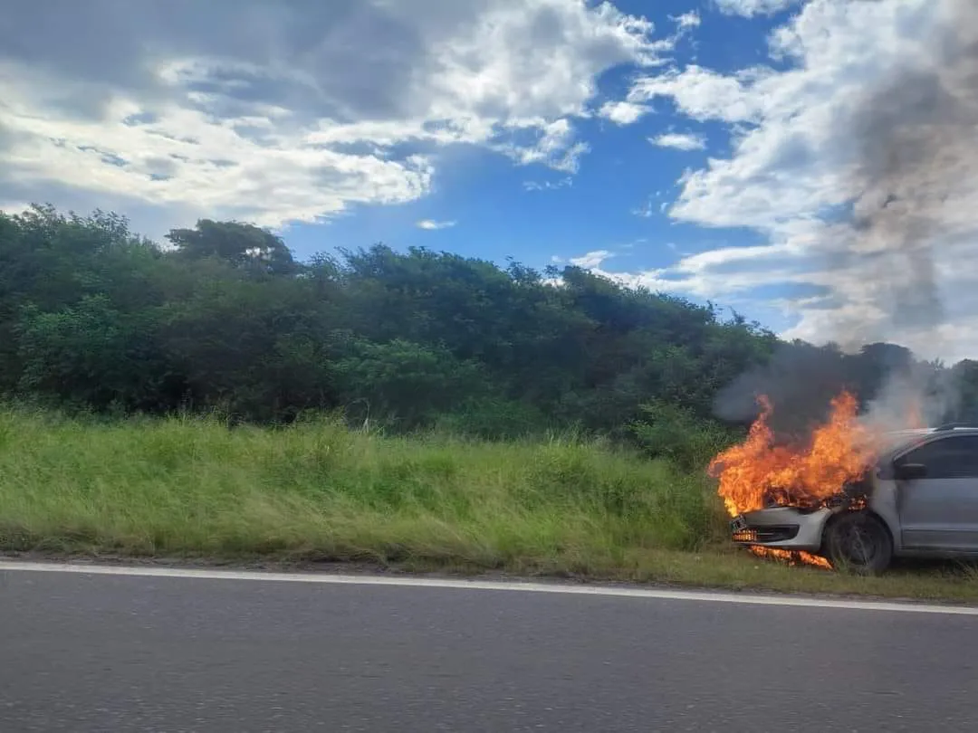 auto fuego incendio