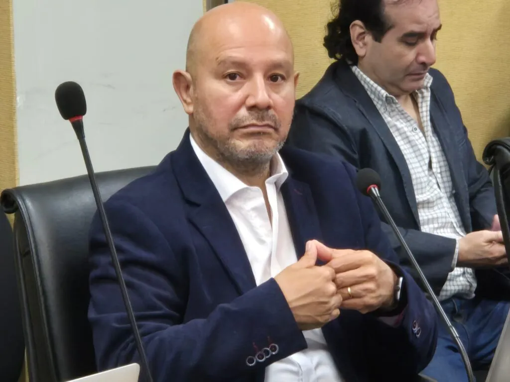 carlos uluncha saravia