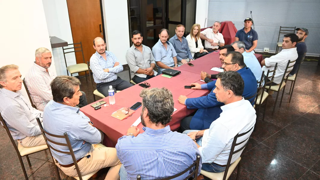 22084-funcionarios-provinciales-y-autoridades-de-el-galpon-se-reunieron-para-evaluar-acciones-tras-las-inundaciones
