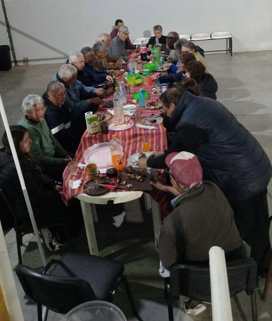 en la mesa