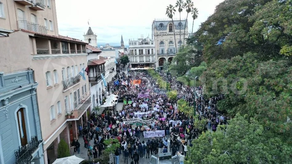 Marcha Ni Una Menos - Foto El Tribuno