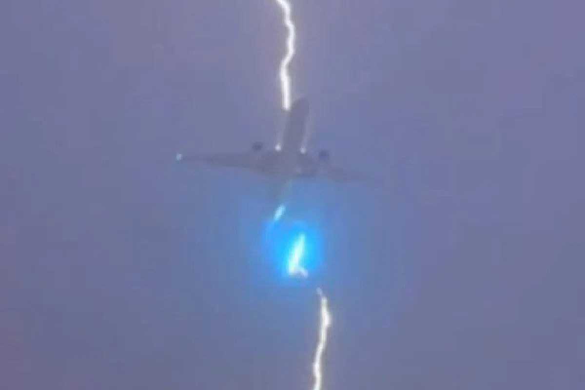 avión rayo