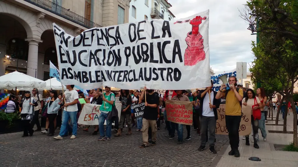UNIVERSITARIA MARCHA