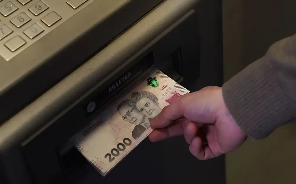 multimedia.normal.b0f92dc4d526cce8.c2FsYXJpby1wbGF0YS1jYWplcm9fbm9ybWFsLndlYnA=