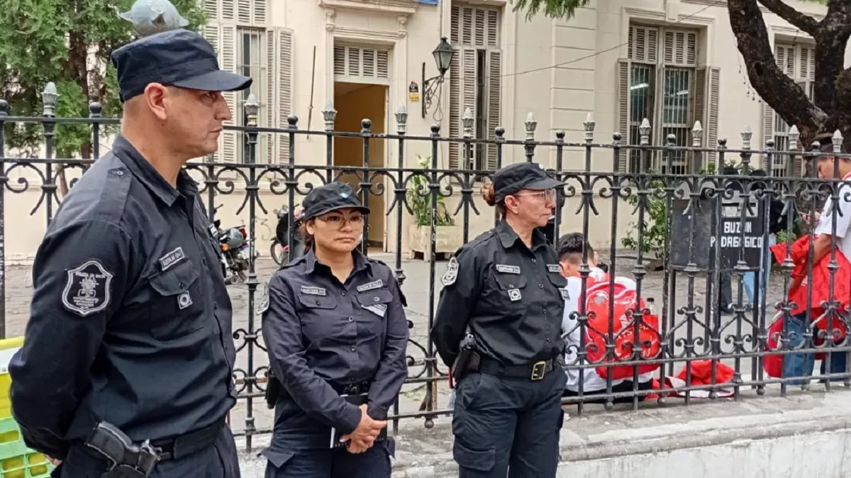 Policías