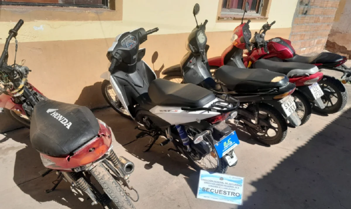 Motos
