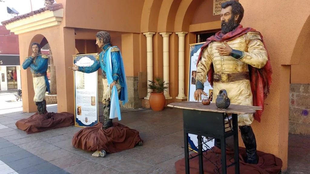 Esculturas Belgrano Guemes y San Martín