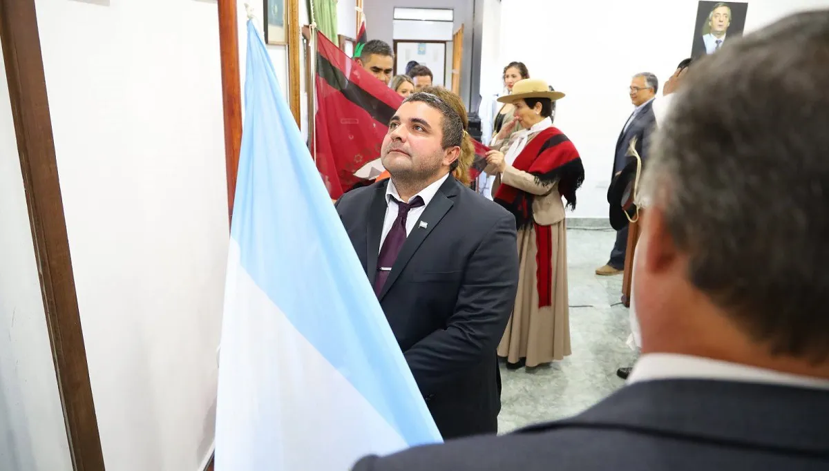 José