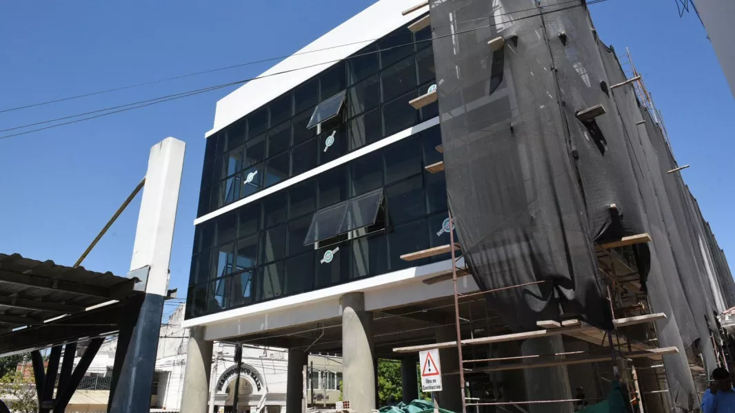 9330-saenz-superviso-las-obras-del-hospital-san-bernardo-trabajamos-para-convertirlo-en-un-icono-de-la-salud-del-noa-y-nea