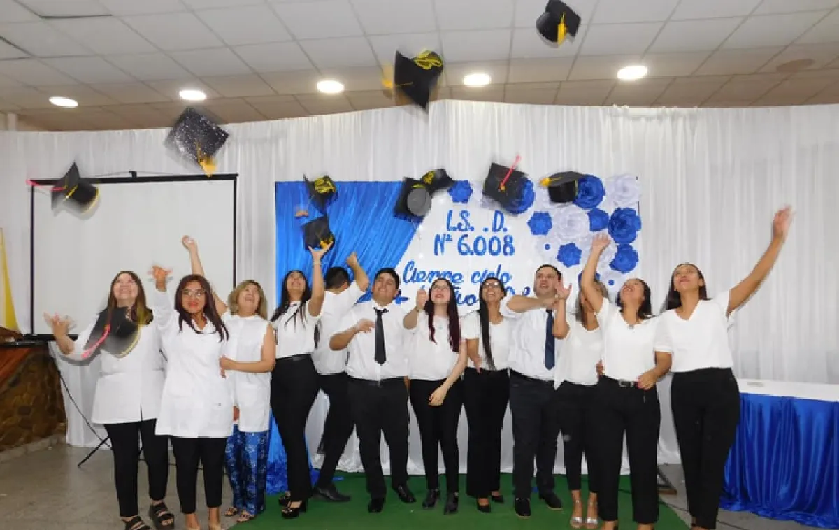 Egresados Saravia