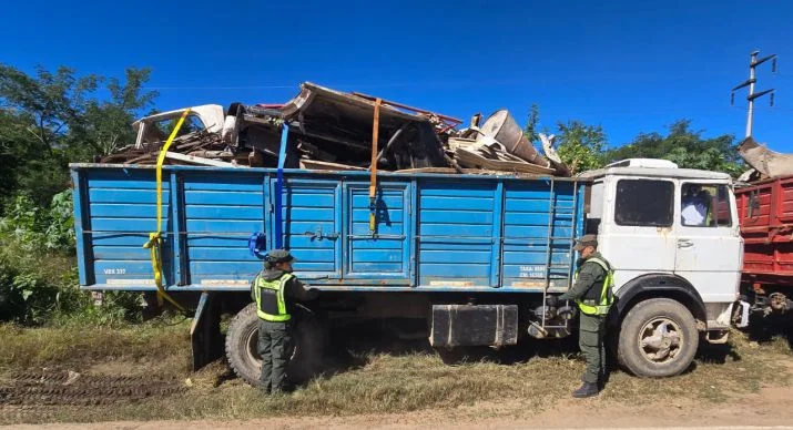 camion con chatarra