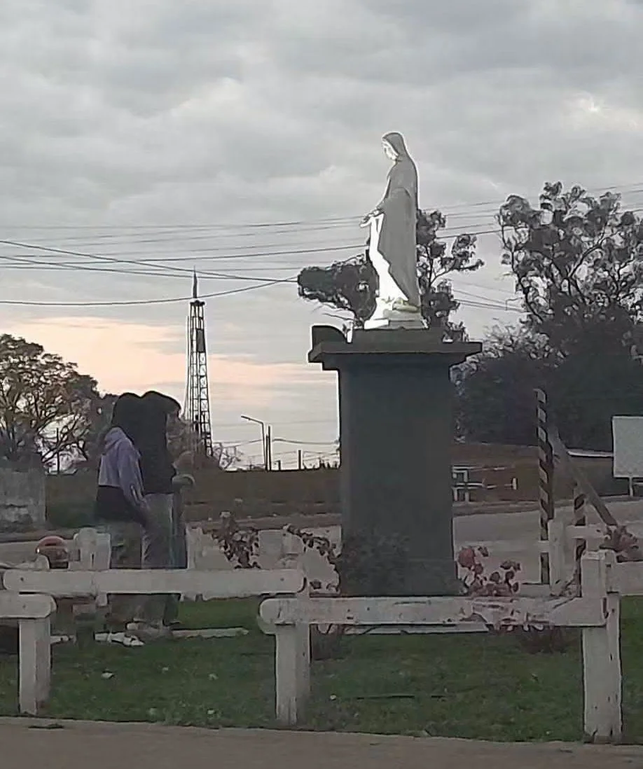 REZANDO