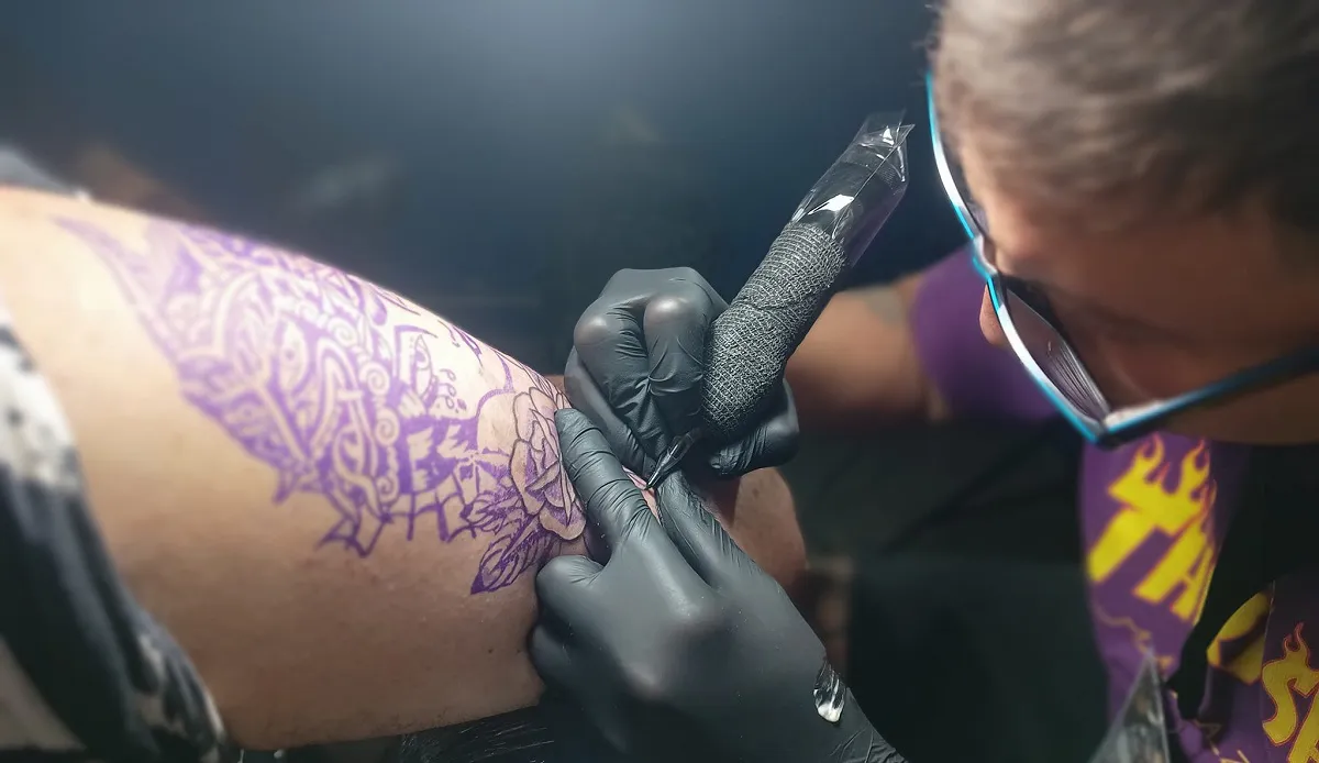 Tatuando