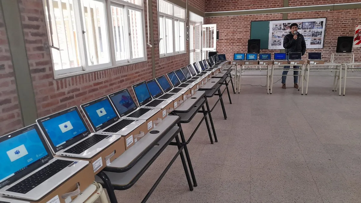 Entregan netbooks en Talavera