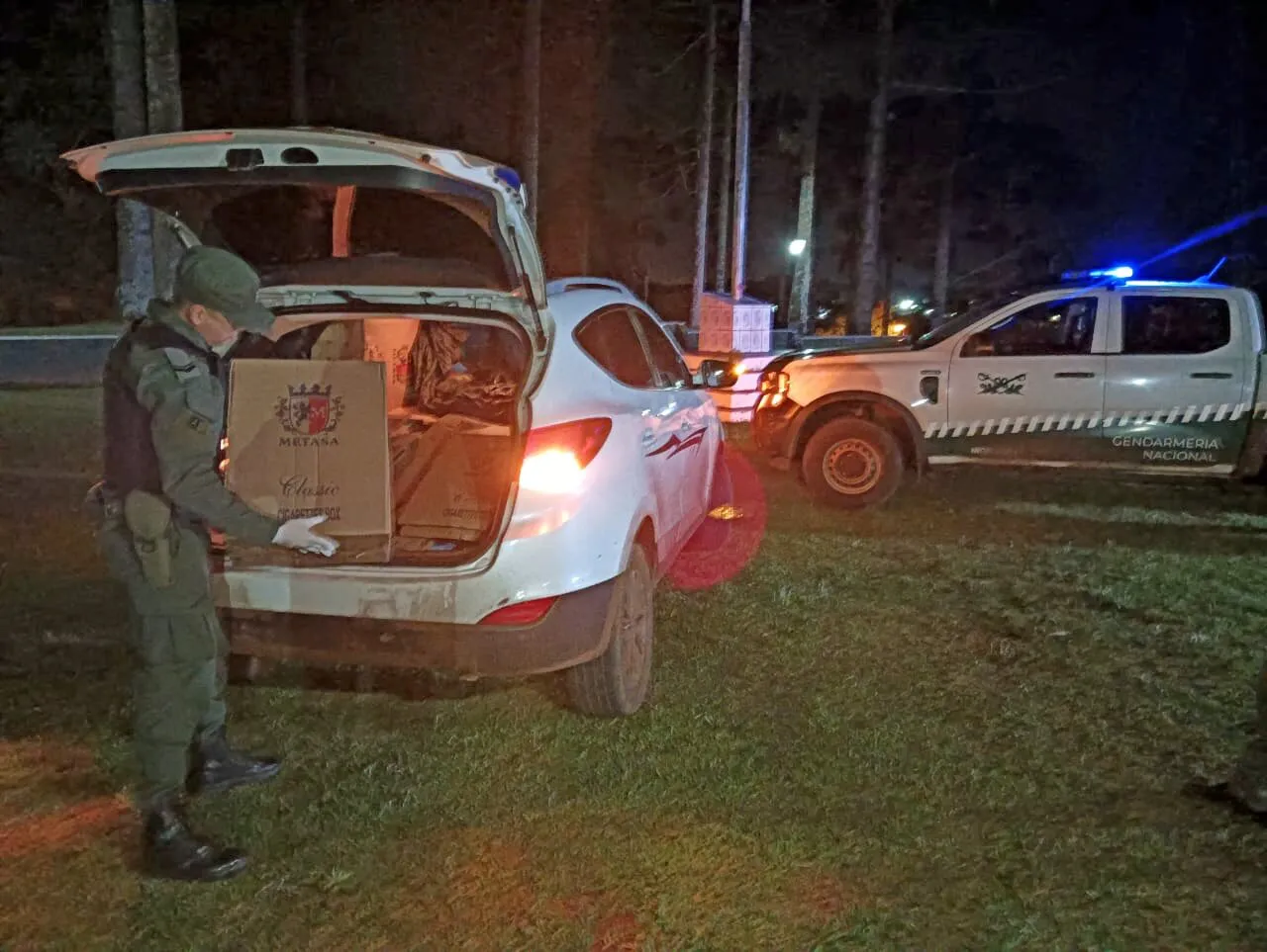 dos_vehiculos_evaden_los_controles_de_la_fuerza_con_mas_de_37.000_atados_de_cigarrillos_2