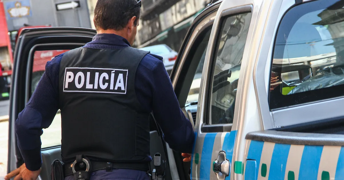 Policía