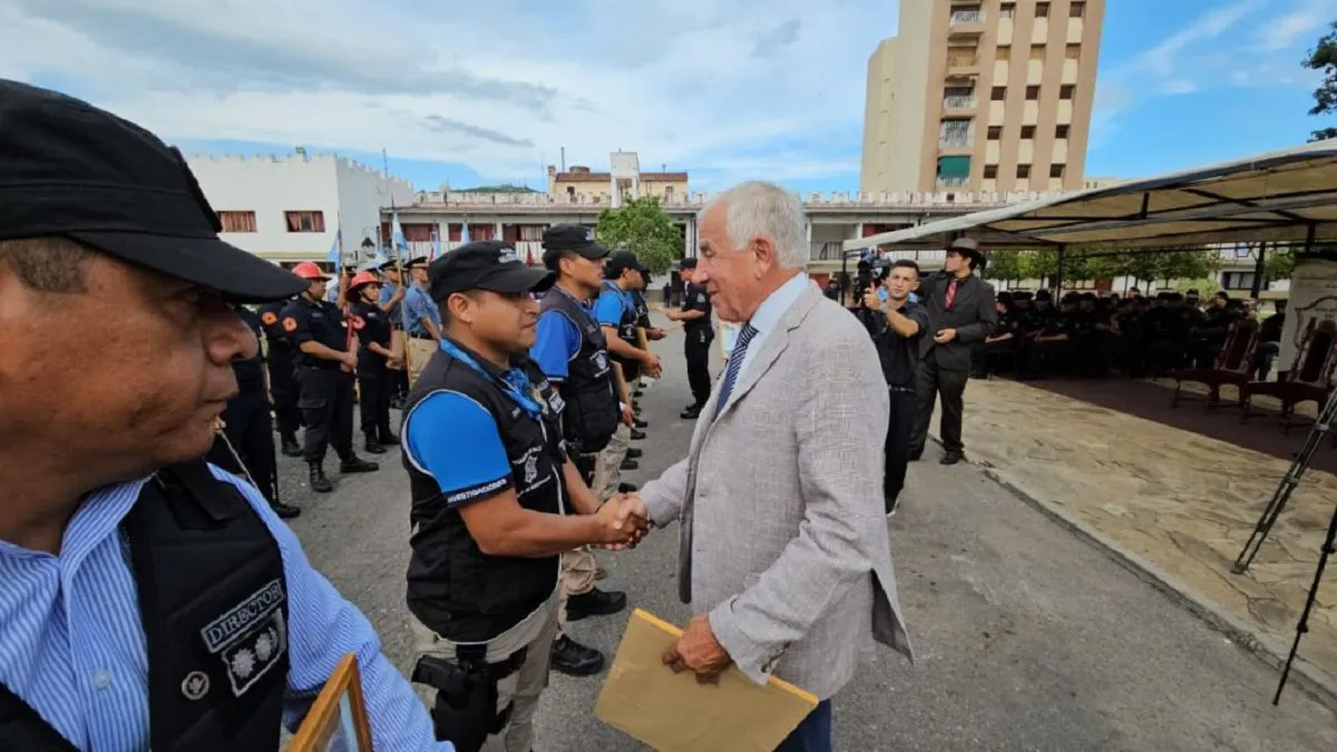 Policías reconocidos