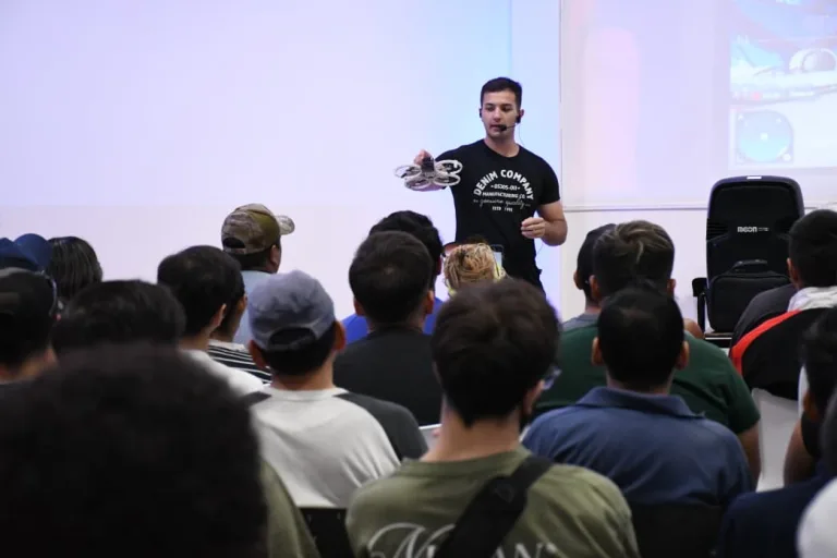 manejo-de-dron-2-768x512