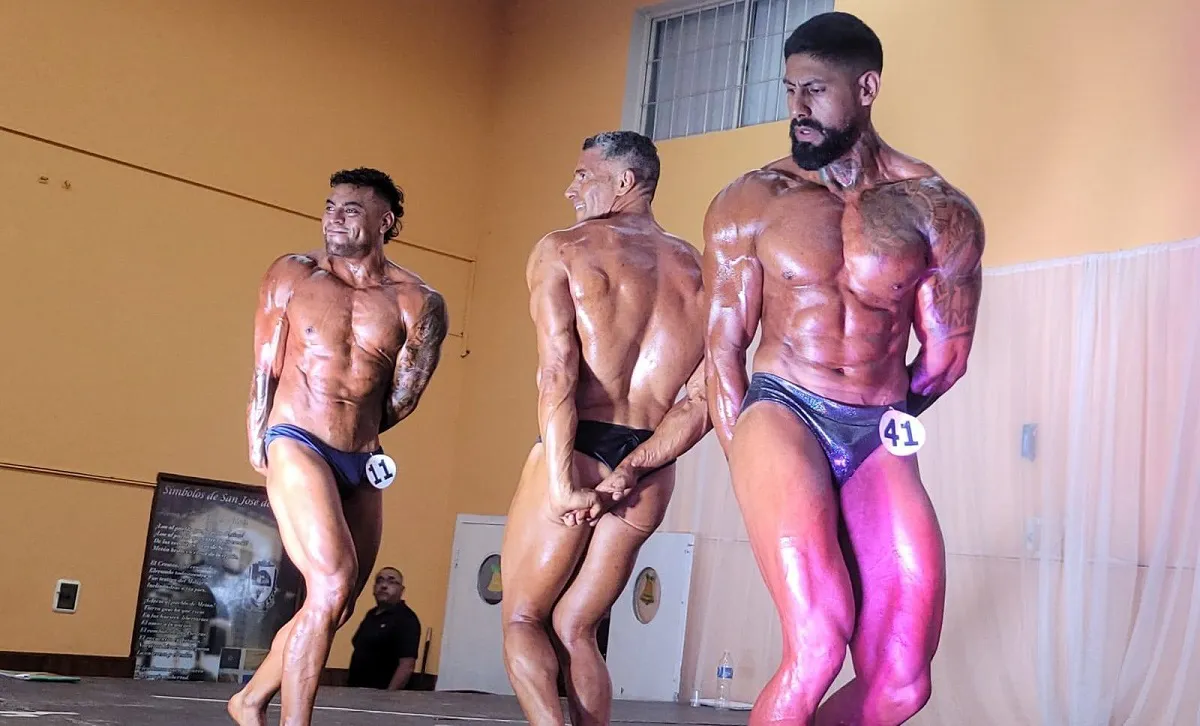 POSES FISICOCULTURISMO