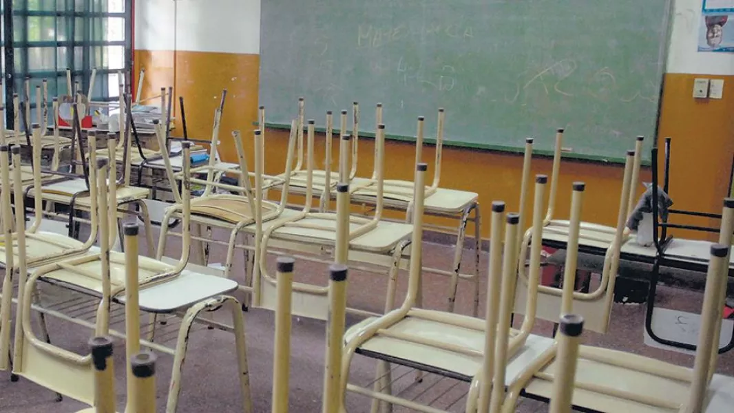 78967-solo-los-docentes-sintieron-frio-aulas-vacias-de-estudiantes-en-salta (1)
