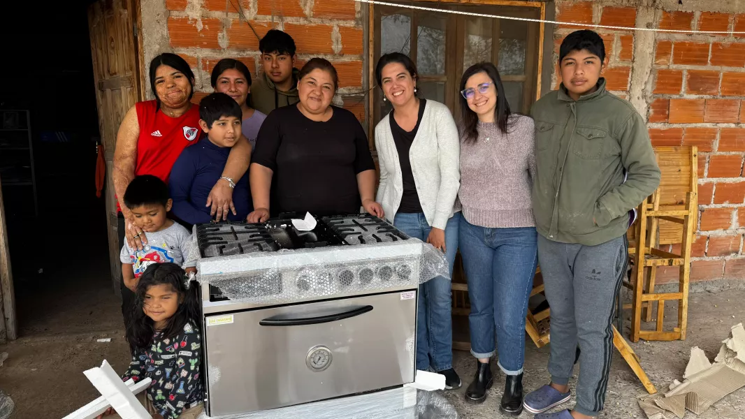 entrega de cocinas para emprendedores del sur de Salta