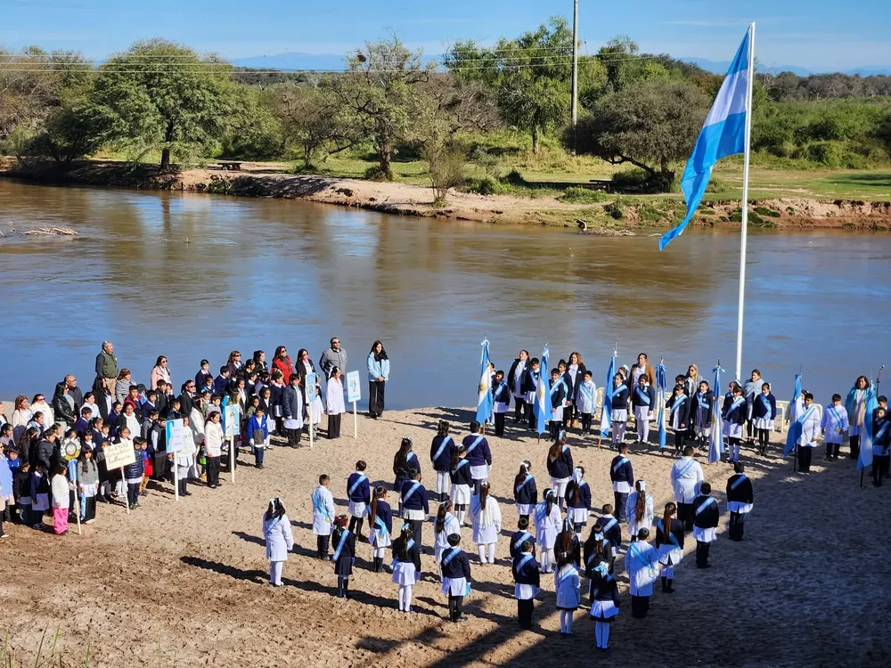 Río Juramneto Bandera El Quebrachal