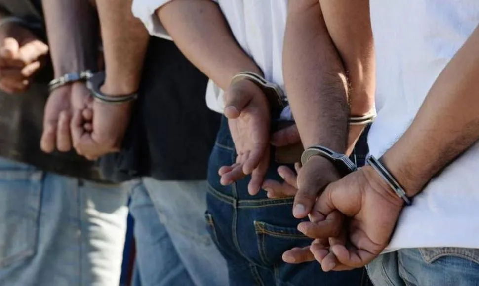 tres detenidos